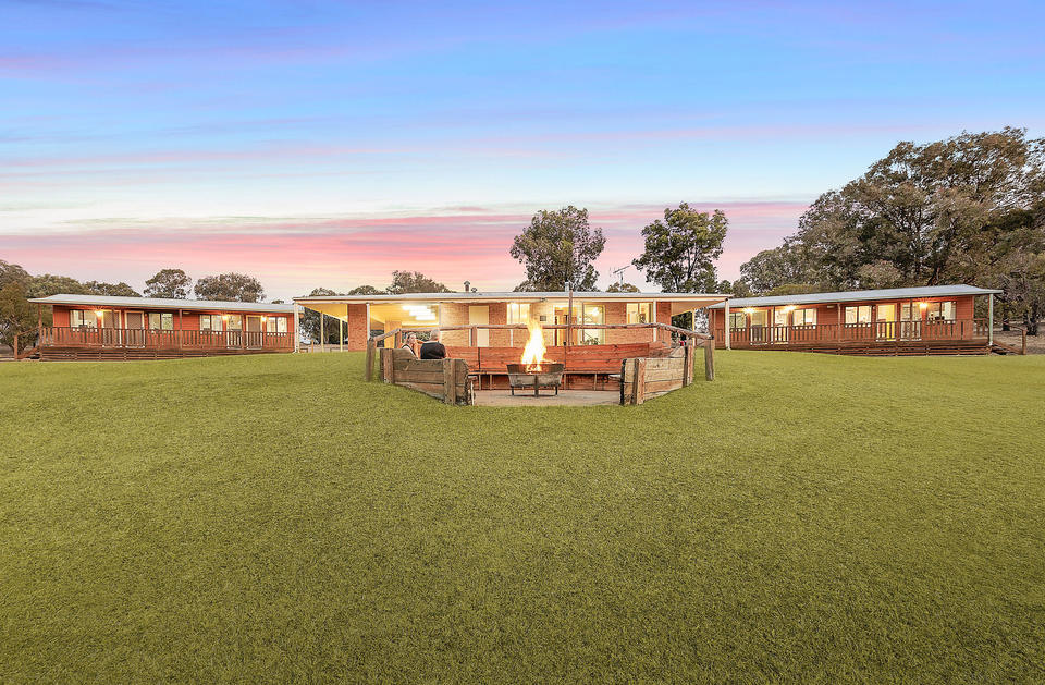 Grabine Lakeside Function Centre & Bunkhouse