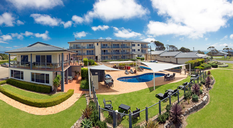 Amooran Oceanside Apartments and Motel